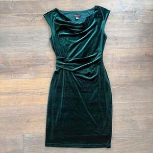 Jessica Howard Emerald Green Cap Sleeve Cowl Neck Velvet Sheath Dress Sz 10